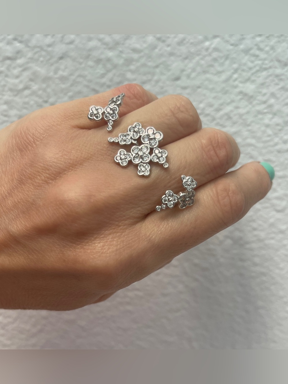 henri bendel Petal Silver Floral Cluster Crystals Ring